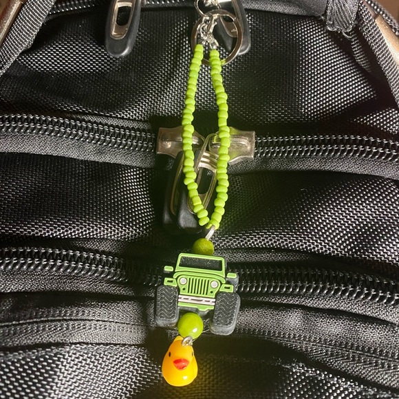 Silicone 4x4 Jeep Duck Rearview Mirror Charm-Keychain-Bag Charm- 4x4 Bracelet - Picture 4 of 8
